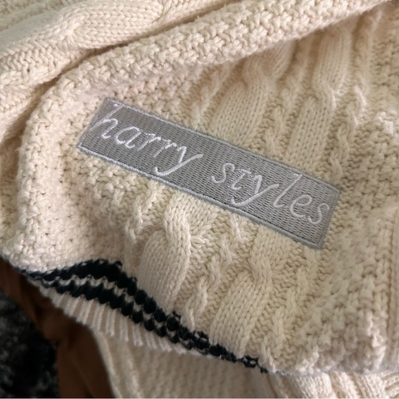 Emacity Threads Harry Styles Oversized Bunny Cardigan in Ivory Sz XL/2XL - Picture 8 of 10